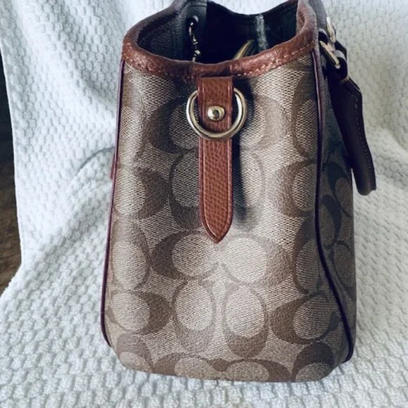 👜 Coach Savannah Small Carryall • Signature Canvas • Used• Classic Crossbody - Picture 5 of 13